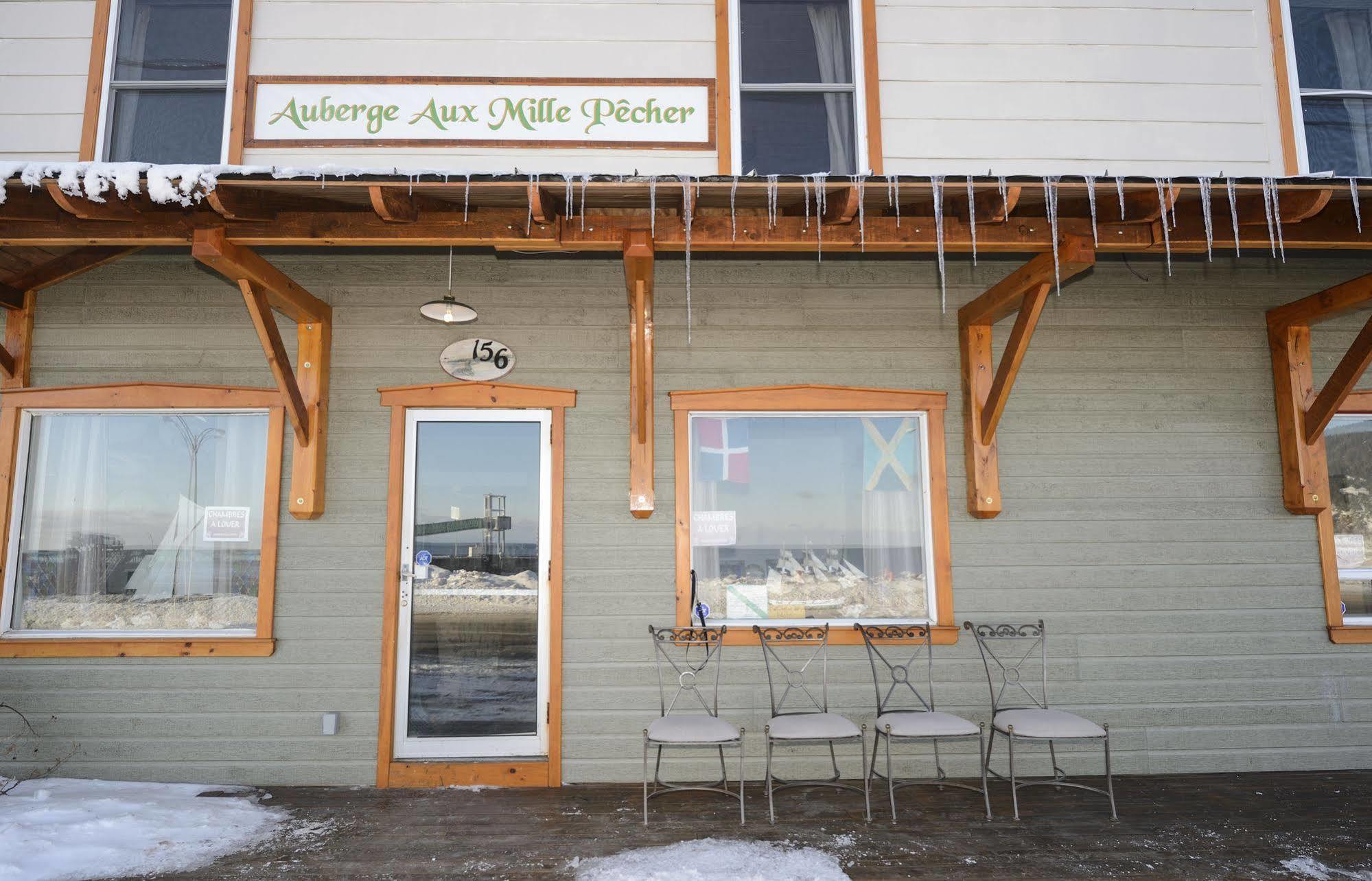 Auberge Au Mille Pecher Godbout Exterior foto